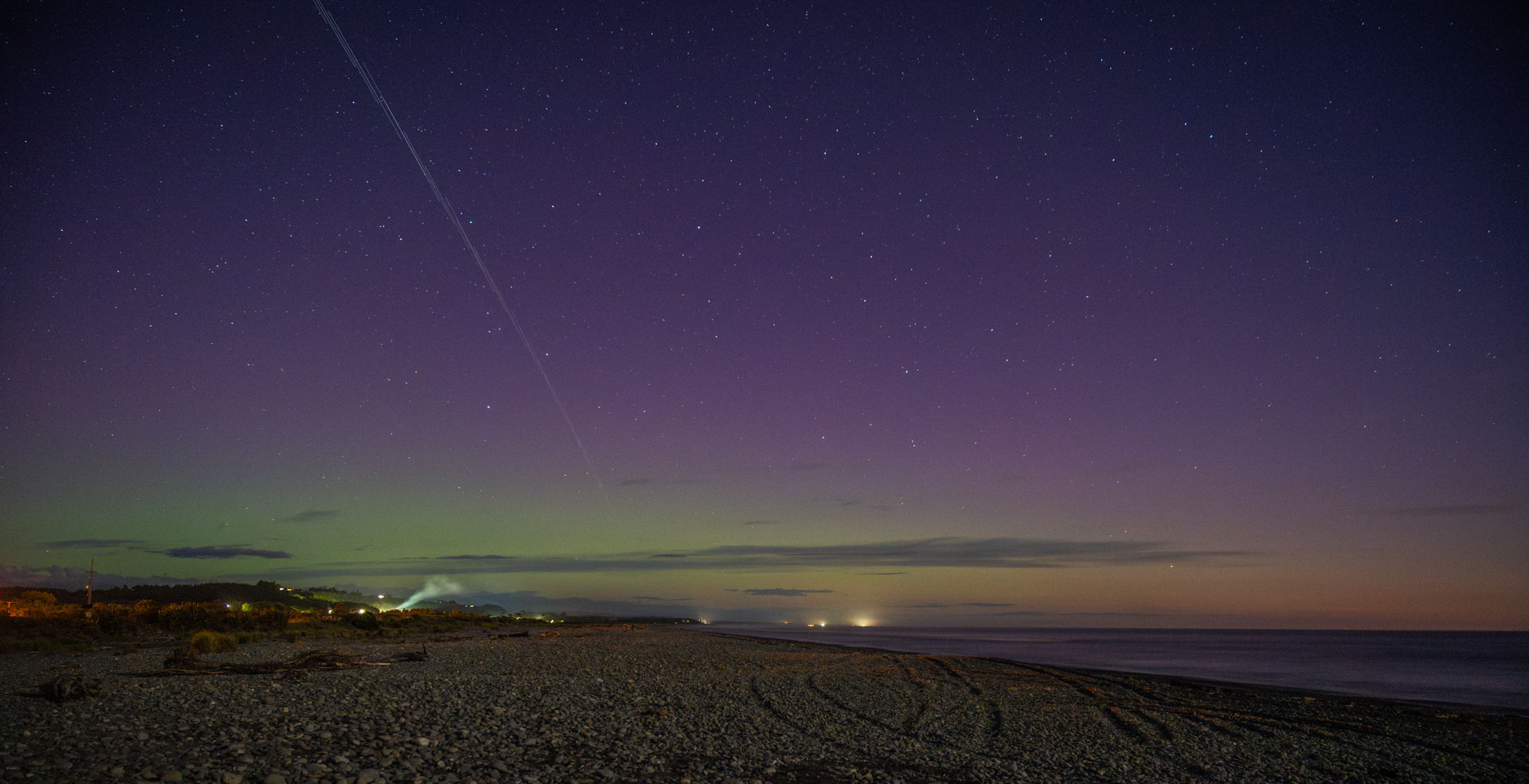 First aurora photographed with Starlink train